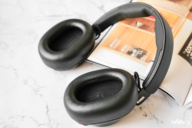 Trên tay Poly Voyager Surround 80 UC: HP làm tai nghe chống ồn thì sẽ như thế nào?- Ảnh 9. Trên tay Poly Voyager Surround 80 UC: HP làm tai nghe chống ồn thì sẽ như thế nào?- Ảnh 9.