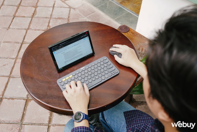 Phỏng vấn chủ tịch Lenovo về máy chơi game Legion Go: đây chính là thiết bị gaming trong mơ của game thủ- Ảnh 8. Phỏng vấn chủ tịch Lenovo về máy chơi game Legion Go: đây chính là thiết bị gaming trong mơ của game thủ- Ảnh 8.