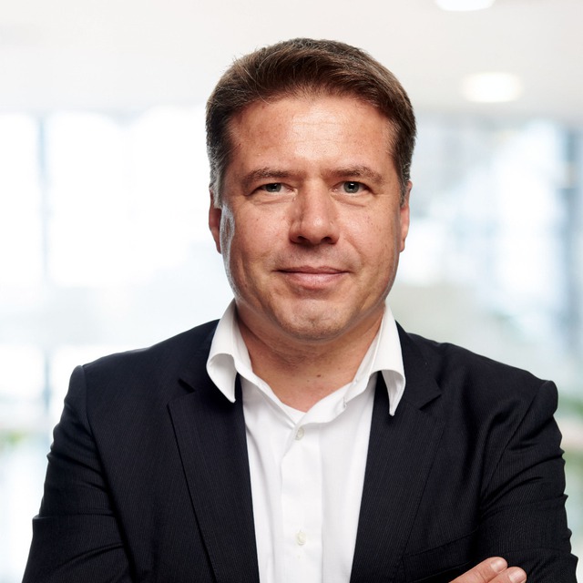 Phỏng vấn chủ tịch Lenovo về máy chơi game Legion Go: đây chính là thiết bị gaming trong mơ của game thủ- Ảnh 3. Phỏng vấn chủ tịch Lenovo về máy chơi game Legion Go: đây chính là thiết bị gaming trong mơ của game thủ- Ảnh 3.