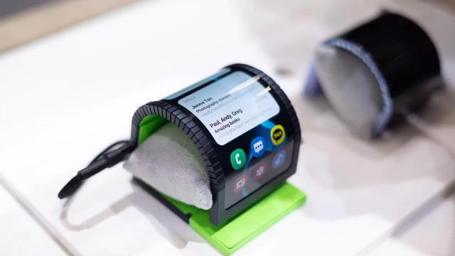 Điện thoại Samsung "biến hình": Từ smartphone thành smartwatch chỉ trong một nốt nhạc- Ảnh 1. Điện thoại Samsung "biến hình": Từ smartphone thành smartwatch chỉ trong một nốt nhạc- Ảnh 1.