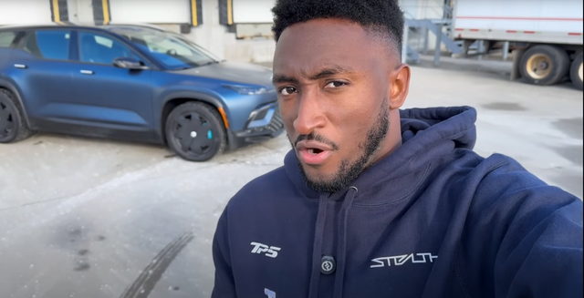 Bị YouTuber MKBHD chê bai là "chiếc xe tệ nhất từng đánh giá", cổ phiếu một hãng xe điện bay hơi 50%- Ảnh 1. Bị YouTuber MKBHD chê bai là "chiếc xe tệ nhất từng đánh giá", cổ phiếu một hãng xe điện bay hơi 50%- Ảnh 1.