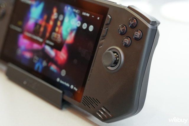 MSI ra mắt máy chơi game cầm tay cạnh tranh ROG Ally, giá từ 21 triệu đồng- Ảnh 5. MSI ra mắt máy chơi game cầm tay cạnh tranh ROG Ally, giá từ 21 triệu đồng- Ảnh 5.