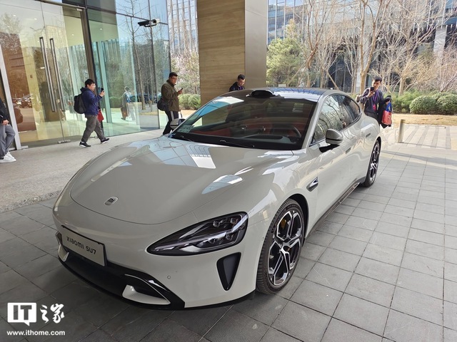 Xe điện SU7 chưa bán đã bị CĐM chê "chật chội", đích thân chủ tịch Xiaomi quay video giải thích cặn kẽ- Ảnh 1. Xe điện SU7 chưa bán đã bị CĐM chê "chật chội", đích thân chủ tịch Xiaomi quay video giải thích cặn kẽ- Ảnh 1.