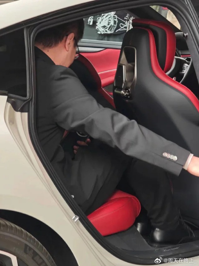 Xe điện SU7 chưa bán đã bị CĐM chê "chật chội", đích thân chủ tịch Xiaomi quay video giải thích cặn kẽ- Ảnh 2. Xe điện SU7 chưa bán đã bị CĐM chê "chật chội", đích thân chủ tịch Xiaomi quay video giải thích cặn kẽ- Ảnh 2.