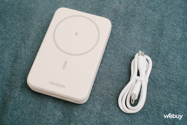 Săn sale sạc dự phòng "ngon, bổ, rẻ": Thiết kế thời trang, dung lượng 10.000mAh, sạc nhanh 20W- Ảnh 20. Săn sale sạc dự phòng "ngon, bổ, rẻ": Thiết kế thời trang, dung lượng 10.000mAh, sạc nhanh 20W- Ảnh 20.