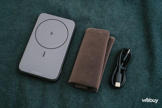 Săn sale sạc dự phòng "ngon, bổ, rẻ": Thiết kế thời trang, dung lượng 10.000mAh, sạc nhanh 20W- Ảnh 3. Săn sale sạc dự phòng "ngon, bổ, rẻ": Thiết kế thời trang, dung lượng 10.000mAh, sạc nhanh 20W- Ảnh 3.