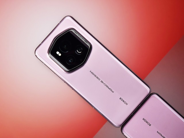 Cận cảnh điện thoại Porsche, giá chỉ... ngang iPhone 15 Pro Max- Ảnh 15. Cận cảnh điện thoại Porsche, giá chỉ... ngang iPhone 15 Pro Max- Ảnh 15.