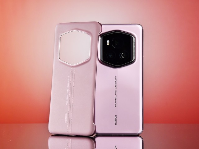 Cận cảnh điện thoại Porsche, giá chỉ... ngang iPhone 15 Pro Max- Ảnh 4. Cận cảnh điện thoại Porsche, giá chỉ... ngang iPhone 15 Pro Max- Ảnh 4.