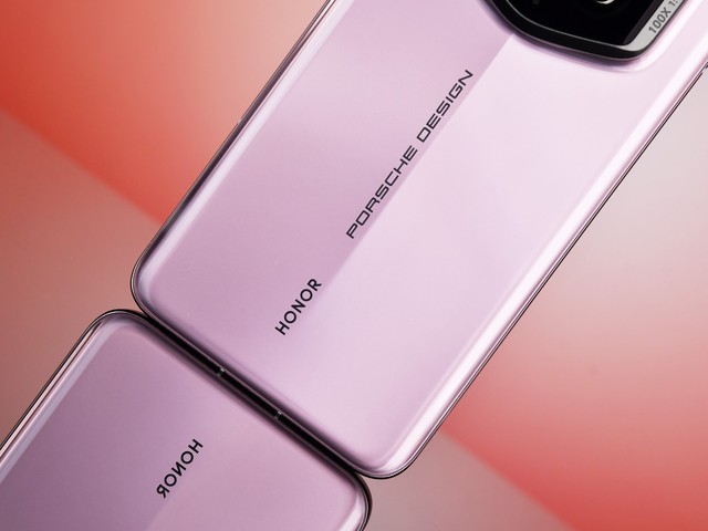 Cận cảnh điện thoại Porsche, giá chỉ... ngang iPhone 15 Pro Max- Ảnh 3. Cận cảnh điện thoại Porsche, giá chỉ... ngang iPhone 15 Pro Max- Ảnh 3.