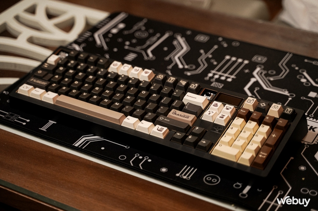 YouTuber tại Hà Nội với góc làm việc 'cả trăm triệu' tiền Gundam và bàn phím cơ- Ảnh 19. YouTuber tại Hà Nội với góc làm việc 'cả trăm triệu' tiền Gundam và bàn phím cơ- Ảnh 19.