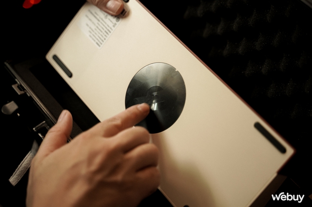 YouTuber tại Hà Nội với góc làm việc 'cả trăm triệu' tiền Gundam và bàn phím cơ- Ảnh 12. YouTuber tại Hà Nội với góc làm việc 'cả trăm triệu' tiền Gundam và bàn phím cơ- Ảnh 12.