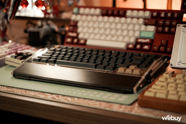 YouTuber tại Hà Nội với góc làm việc 'cả trăm triệu' tiền Gundam và bàn phím cơ- Ảnh 16. YouTuber tại Hà Nội với góc làm việc 'cả trăm triệu' tiền Gundam và bàn phím cơ- Ảnh 16.