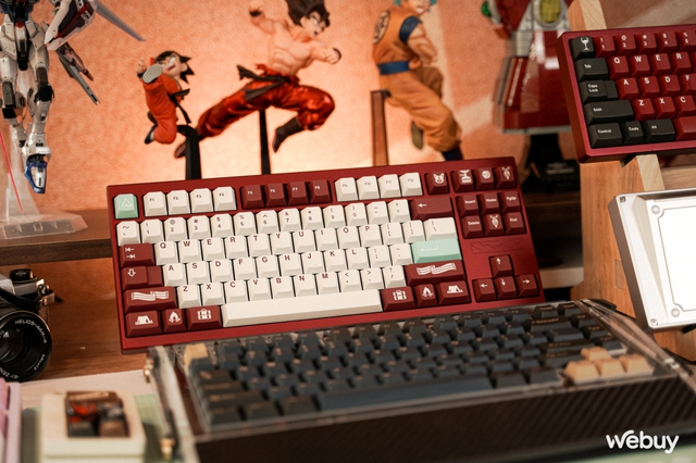 YouTuber tại Hà Nội với góc làm việc 'cả trăm triệu' tiền Gundam và bàn phím cơ- Ảnh 18. YouTuber tại Hà Nội với góc làm việc 'cả trăm triệu' tiền Gundam và bàn phím cơ- Ảnh 18.