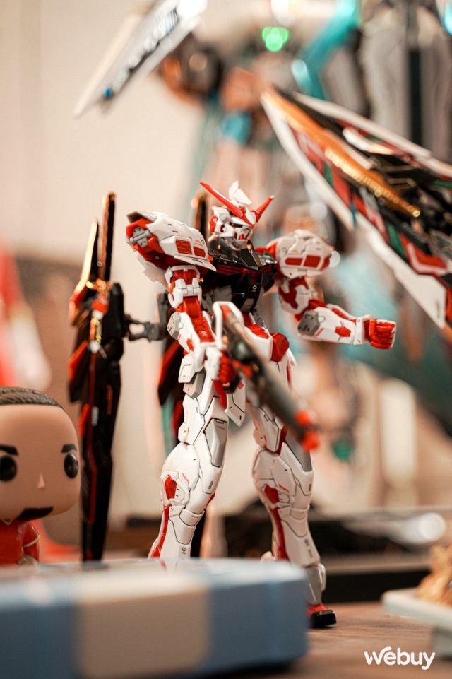 YouTuber tại Hà Nội với góc làm việc 'cả trăm triệu' tiền Gundam và bàn phím cơ- Ảnh 21. YouTuber tại Hà Nội với góc làm việc 'cả trăm triệu' tiền Gundam và bàn phím cơ- Ảnh 21.