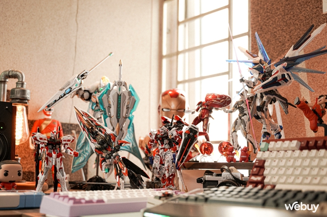 YouTuber tại Hà Nội với góc làm việc 'cả trăm triệu' tiền Gundam và bàn phím cơ- Ảnh 23. YouTuber tại Hà Nội với góc làm việc 'cả trăm triệu' tiền Gundam và bàn phím cơ- Ảnh 23.