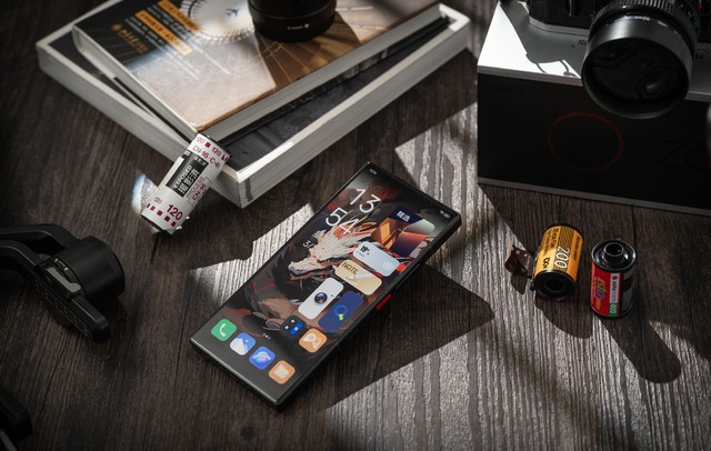 Cận cảnh smartphone chuyên chụp ảnh: Thiết kế giống máy film cổ điển nhưng hiệu năng vô đối với chip Snapdragon 8 Gen 3, giá rẻ bằng nửa Galaxy S24 Ultra- Ảnh 7. Cận cảnh smartphone chuyên chụp ảnh: Thiết kế giống máy film cổ điển nhưng hiệu năng vô đối với chip Snapdragon 8 Gen 3, giá rẻ bằng nửa Galaxy S24 Ultra- Ảnh 7.