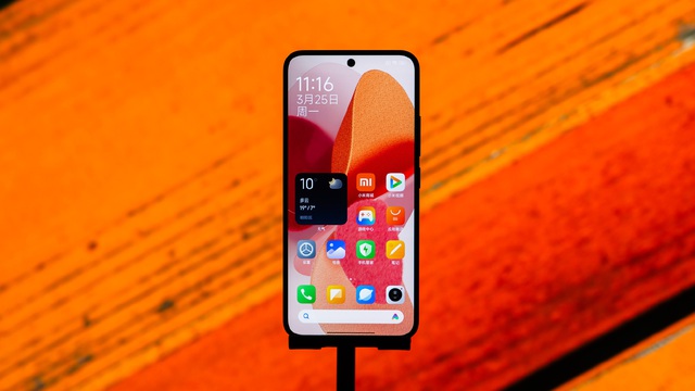 Cận cảnh Xiaomi 14 màu "Cam Dung Nham" mới ra mắt: "Tông xoẹt tông" với xe điện SU7, giá không đổi- Ảnh 10. Cận cảnh Xiaomi 14 màu "Cam Dung Nham" mới ra mắt: "Tông xoẹt tông" với xe điện SU7, giá không đổi- Ảnh 10.