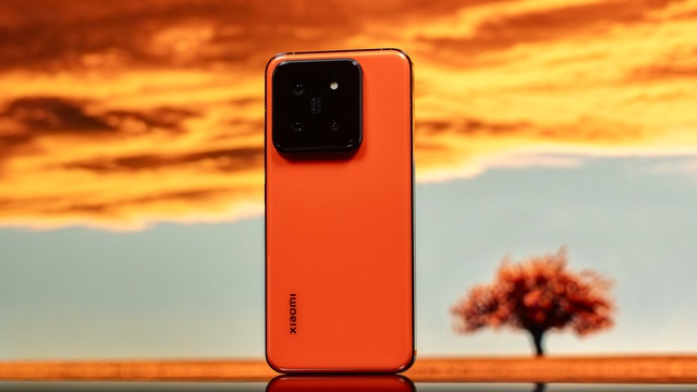 Cận cảnh Xiaomi 14 màu "Cam Dung Nham" mới ra mắt: "Tông xoẹt tông" với xe điện SU7, giá không đổi- Ảnh 5. Cận cảnh Xiaomi 14 màu "Cam Dung Nham" mới ra mắt: "Tông xoẹt tông" với xe điện SU7, giá không đổi- Ảnh 5.