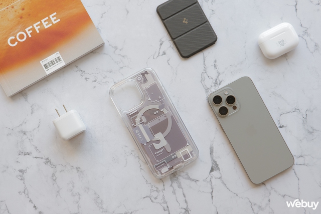 Dùng iPhone 15 Pro Max không nên bỏ qua ốp lưng này: Giá chỉ bằng ốp trong suốt chính hãng nhưng "chất" hơn nhiều- Ảnh 5. Dùng iPhone 15 Pro Max không nên bỏ qua ốp lưng này: Giá chỉ bằng ốp trong suốt chính hãng nhưng "chất" hơn nhiều- Ảnh 5.