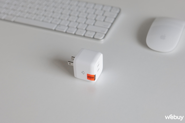 Đây là sạc "tí hon" chỉ nặng 74g nhưng lại sạc được cho cả MacBook- Ảnh 2.
