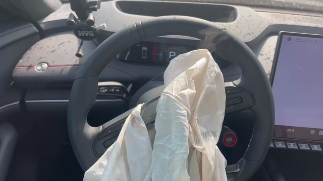 Xe điện Xiaomi SU7 tiếp tục gặp tai nạn, lần này trên trường đua- Ảnh 6. Xe điện Xiaomi SU7 tiếp tục gặp tai nạn, lần này trên trường đua- Ảnh 6.