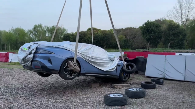 Xe điện Xiaomi SU7 tiếp tục gặp tai nạn, lần này trên trường đua- Ảnh 9.