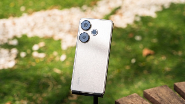 Chơi lớn như Xiaomi: Bán smartphone chip Snapdragon 8s Gen 3 giá chưa đến 7 triệu, đã vậy còn tặng luôn xe điện SU7 cho người mua- Ảnh 1. Chơi lớn như Xiaomi: Bán smartphone chip Snapdragon 8s Gen 3 giá chưa đến 7 triệu, đã vậy còn tặng luôn xe điện SU7 cho người mua- Ảnh 1.