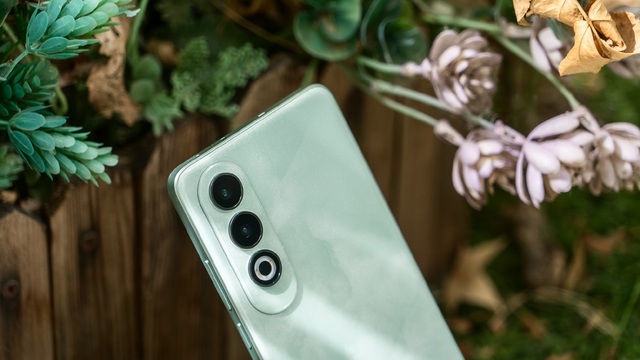 Điện thoại OPPO "nhái" OnePlus Ace 3V với cấu hình yếu hơn: Thiết kế y hệt, cũng có pin 5000mAh, sạc 100W nhưng đây là điểm khác biệt- Ảnh 2. Điện thoại OPPO "nhái" OnePlus Ace 3V với cấu hình yếu hơn: Thiết kế y hệt, cũng có pin 5000mAh, sạc 100W nhưng đây là điểm khác biệt- Ảnh 2.