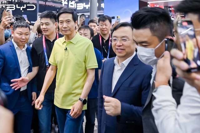 Sở hữu thương hiệu xe riêng, CEO Xiaomi Lôi Quân vẫn hết lời khen ngợi xe điện BYD: "Nghe tên đã thấy oai, chắc chắn sẽ bán chạy"- Ảnh 2. Sở hữu thương hiệu xe riêng, CEO Xiaomi Lôi Quân vẫn hết lời khen ngợi xe điện BYD: "Nghe tên đã thấy oai, chắc chắn sẽ bán chạy"- Ảnh 2.