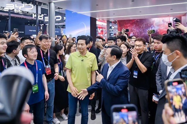 Sở hữu thương hiệu xe riêng, CEO Xiaomi Lôi Quân vẫn hết lời khen ngợi xe điện BYD: "Nghe tên đã thấy oai, chắc chắn sẽ bán chạy"- Ảnh 3. Sở hữu thương hiệu xe riêng, CEO Xiaomi Lôi Quân vẫn hết lời khen ngợi xe điện BYD: "Nghe tên đã thấy oai, chắc chắn sẽ bán chạy"- Ảnh 3.