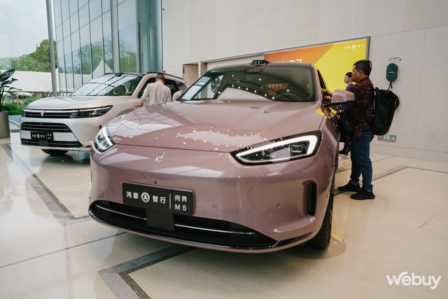 Trải nghiệm công nghệ tự lái trên xe điện Huawei: tự lái và tự đỗ mượt mà, nhưng sẽ tự tắt nếu người dùng bỏ tay khỏi vô lăng- Ảnh 1. Trải nghiệm công nghệ tự lái trên xe điện Huawei: tự lái và tự đỗ mượt mà, nhưng sẽ tự tắt nếu người dùng bỏ tay khỏi vô lăng- Ảnh 1.