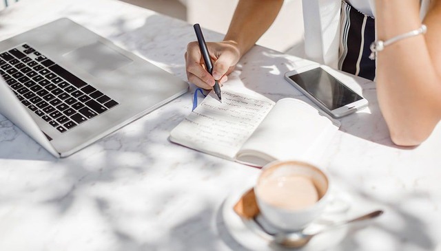 "Không có chuyện AI cướp việc": Nhiều nhân sự làm nội dung đang 'ôm' 2-3 việc cùng lúc, tháng kiếm thêm hàng chục triệu đồng nhờ dùng ChatGPT- Ảnh 1. "Không có chuyện AI cướp việc": Nhiều nhân sự làm nội dung đang 'ôm' 2-3 việc cùng lúc, tháng kiếm thêm hàng chục triệu đồng nhờ dùng ChatGPT- Ảnh 1.