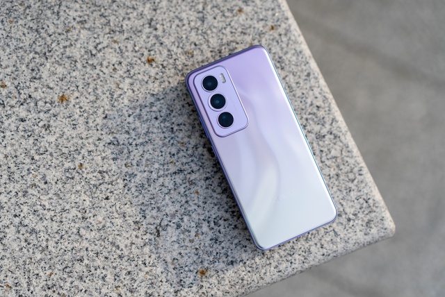 OPPO ra mắt smartphone màn hình cong 4 cạnh, tích hợp AI, giá từ 9,49 triệu đồng- Ảnh 8. OPPO ra mắt smartphone màn hình cong 4 cạnh, tích hợp AI, giá từ 9,49 triệu đồng- Ảnh 8.