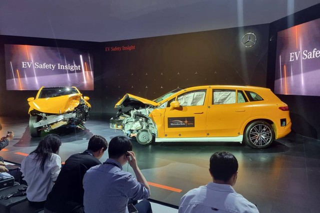 Mercedes-Benz giải thích lý do vì sao xe điện của hãng này chưa bao giờ bốc cháy sau va chạm!- Ảnh 1. Mercedes-Benz giải thích lý do vì sao xe điện của hãng này chưa bao giờ bốc cháy sau va chạm!- Ảnh 1.