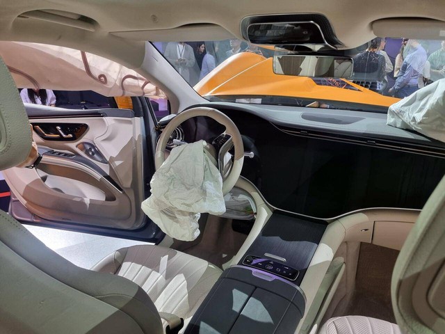 Mercedes-Benz giải thích lý do vì sao xe điện của hãng này chưa bao giờ bốc cháy sau va chạm!- Ảnh 3. Mercedes-Benz giải thích lý do vì sao xe điện của hãng này chưa bao giờ bốc cháy sau va chạm!- Ảnh 3.