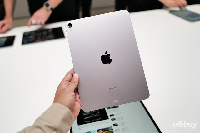 Trực tiếp ngắm nhìn iPad Air 2024: 2 kích thước để lựa chọn, dùng được bút Apple Pencil Pro- Ảnh 4. Trực tiếp ngắm nhìn iPad Air 2024: 2 kích thước để lựa chọn, dùng được bút Apple Pencil Pro- Ảnh 4.
