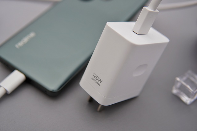 Ra mắt smartphone đối đầu Xiaomi Redmi Turbo 3: Chip Snapdragon 8s Gen 3 cực mạnh, sạc 120W, màn hình siêu sáng 6000 nits, giá từ 7,39 triệu đồng- Ảnh 4. Ra mắt smartphone đối đầu Xiaomi Redmi Turbo 3: Chip Snapdragon 8s Gen 3 cực mạnh, sạc 120W, màn hình siêu sáng 6000 nits, giá từ 7,39 triệu đồng- Ảnh 4.