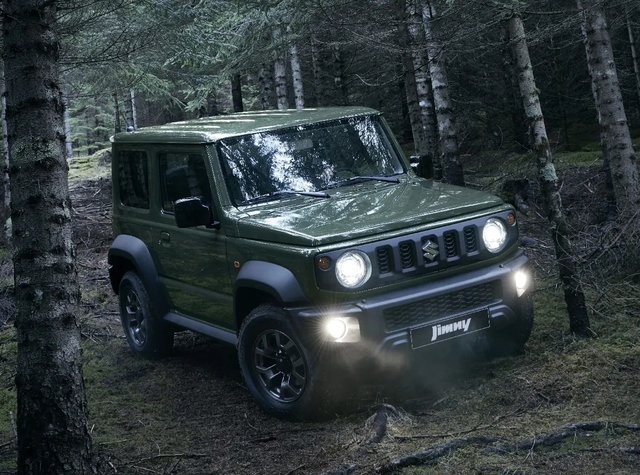 Những "vũ khí" giúp Suzuki Jimny được lòng các tay chơi nhưng lại dễ mất điểm trong mắt người thường- Ảnh 2. Những "vũ khí" giúp Suzuki Jimny được lòng các tay chơi nhưng lại dễ mất điểm trong mắt người thường- Ảnh 2.