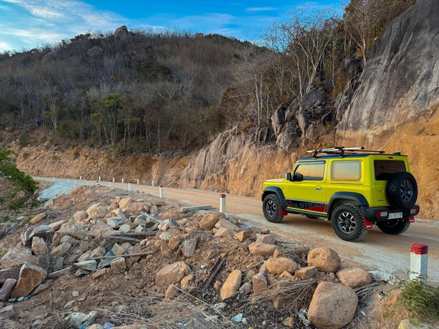 Những "vũ khí" giúp Suzuki Jimny được lòng các tay chơi nhưng lại dễ mất điểm trong mắt người thường- Ảnh 6. Những "vũ khí" giúp Suzuki Jimny được lòng các tay chơi nhưng lại dễ mất điểm trong mắt người thường- Ảnh 6.