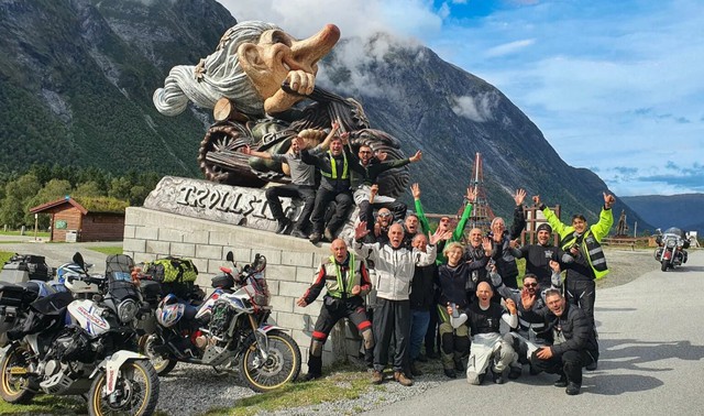 10 cung đường đẹp nhất trên thế giới dành cho những người đam mê mô tô - Đường mòn Hồ Chí Minh đứng thứ 3!- Ảnh 4. 10 cung đường đẹp nhất trên thế giới dành cho những người đam mê mô tô - Đường mòn Hồ Chí Minh đứng thứ 3!- Ảnh 4.