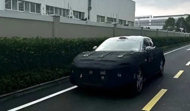 Lộ diện hình ảnh thực tế của mẫu SUV đầu tiên của Xiaomi- Ảnh 3. Lộ diện hình ảnh thực tế của mẫu SUV đầu tiên của Xiaomi- Ảnh 3.