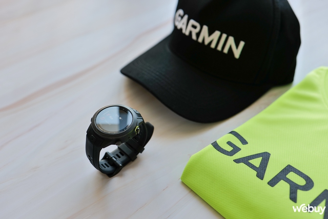 Trên tay Garmin MARQ Athlete (Gen 2) Carbon Edition: Đẹp sang, đeo thoải mái, thêm tính năng mà Apple, Samsung cũng nên học hỏi ngay- Ảnh 1.