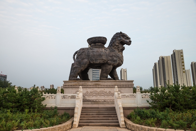 Con sư tử sắt nặng 32 tấn tại Trung Quốc đã tồn tại hàng nghìn năm trước mưa gió, nhưng lại bị đổ do sự bảo vệ 'tự cho mình là đúng' của các chuyên gia!- Ảnh 1. Con sư tử sắt nặng 32 tấn tại Trung Quốc đã tồn tại hàng nghìn năm trước mưa gió, nhưng lại bị đổ do sự bảo vệ 'tự cho mình là đúng' của các chuyên gia!- Ảnh 1.