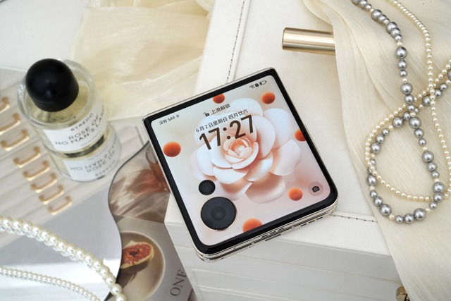 Chưa ra mắt nhưng đây chính là chiếc smartphone gập "vỏ sò" đẹp nhất: OPPO, Huawei hay Samsung đều cần phải học tập- Ảnh 2. Chưa ra mắt nhưng đây chính là chiếc smartphone gập "vỏ sò" đẹp nhất: OPPO, Huawei hay Samsung đều cần phải học tập- Ảnh 2.