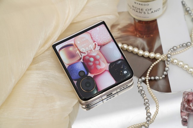 Chưa ra mắt nhưng đây chính là chiếc smartphone gập "vỏ sò" đẹp nhất: OPPO, Huawei hay Samsung đều cần phải học tập- Ảnh 5. Chưa ra mắt nhưng đây chính là chiếc smartphone gập "vỏ sò" đẹp nhất: OPPO, Huawei hay Samsung đều cần phải học tập- Ảnh 5.