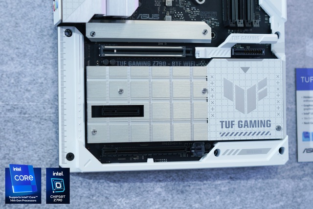 Dạo một vòng gian trưng bày linh kiện PC ASUS tại Computex 2024: Modem Wi-fi 7 'nhền nhện' siêu lớn, nguồn dự phòng hình búa Mjolnir- Ảnh 6. Dạo một vòng gian trưng bày linh kiện PC ASUS tại Computex 2024: Modem Wi-fi 7 'nhền nhện' siêu lớn, nguồn dự phòng hình búa Mjolnir- Ảnh 6.