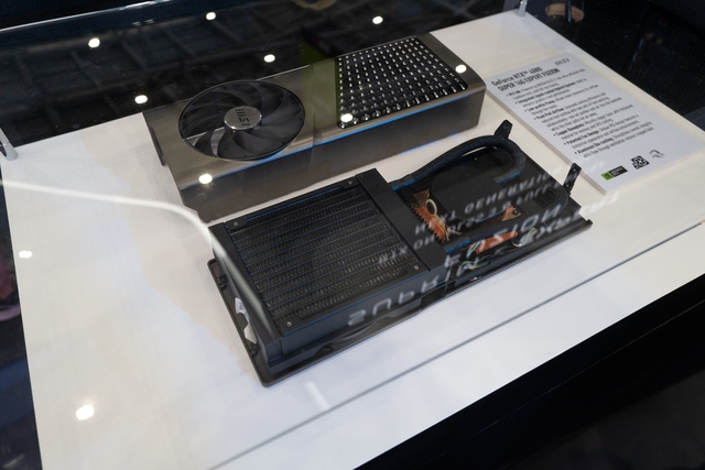 MSI cùng những linh kiện máy tính 'độc lạ' tại Computex 2024: PC tích hợp màn hình trên vỏ, GPU và SSD tản nhiệt bằng chất lỏng- Ảnh 4. MSI cùng những linh kiện máy tính 'độc lạ' tại Computex 2024: PC tích hợp màn hình trên vỏ, GPU và SSD tản nhiệt bằng chất lỏng- Ảnh 4.