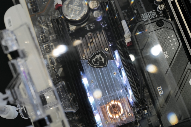 MSI cùng những linh kiện máy tính 'độc lạ' tại Computex 2024: PC tích hợp màn hình trên vỏ, GPU và SSD tản nhiệt bằng chất lỏng- Ảnh 9. MSI cùng những linh kiện máy tính 'độc lạ' tại Computex 2024: PC tích hợp màn hình trên vỏ, GPU và SSD tản nhiệt bằng chất lỏng- Ảnh 9.