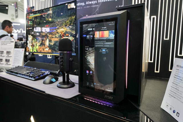 MSI cùng những linh kiện máy tính 'độc lạ' tại Computex 2024: PC tích hợp màn hình trên vỏ, GPU và SSD tản nhiệt bằng chất lỏng- Ảnh 3. MSI cùng những linh kiện máy tính 'độc lạ' tại Computex 2024: PC tích hợp màn hình trên vỏ, GPU và SSD tản nhiệt bằng chất lỏng- Ảnh 3.