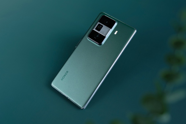 Ra mắt smartphone gập mỏng nhẹ thứ 2 thế giới: Chip Snapdragon 8 Gen 2, giá rẻ hơn cả Galaxy Z Flip6, nhưng muốn mua cũng khó- Ảnh 1. Ra mắt smartphone gập mỏng nhẹ thứ 2 thế giới: Chip Snapdragon 8 Gen 2, giá rẻ hơn cả Galaxy Z Flip6, nhưng muốn mua cũng khó- Ảnh 1.